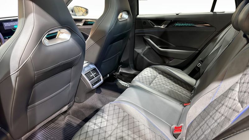 Volkswagen Passat bild 12