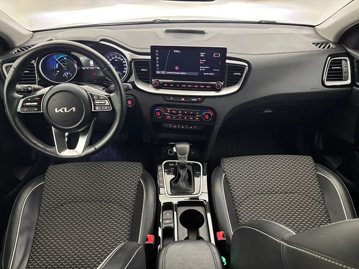 Vehicle image 16
