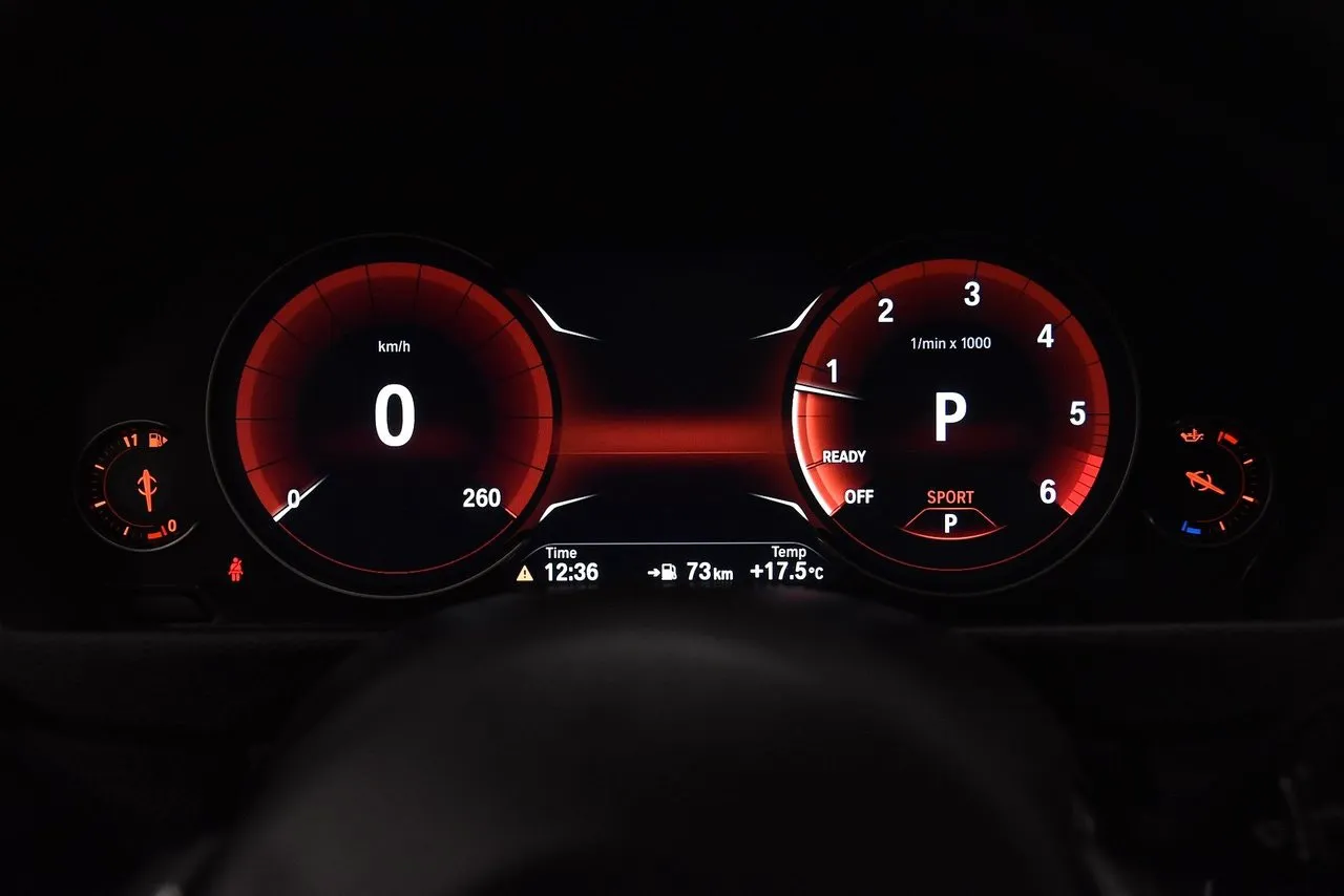 Vehicle image 15