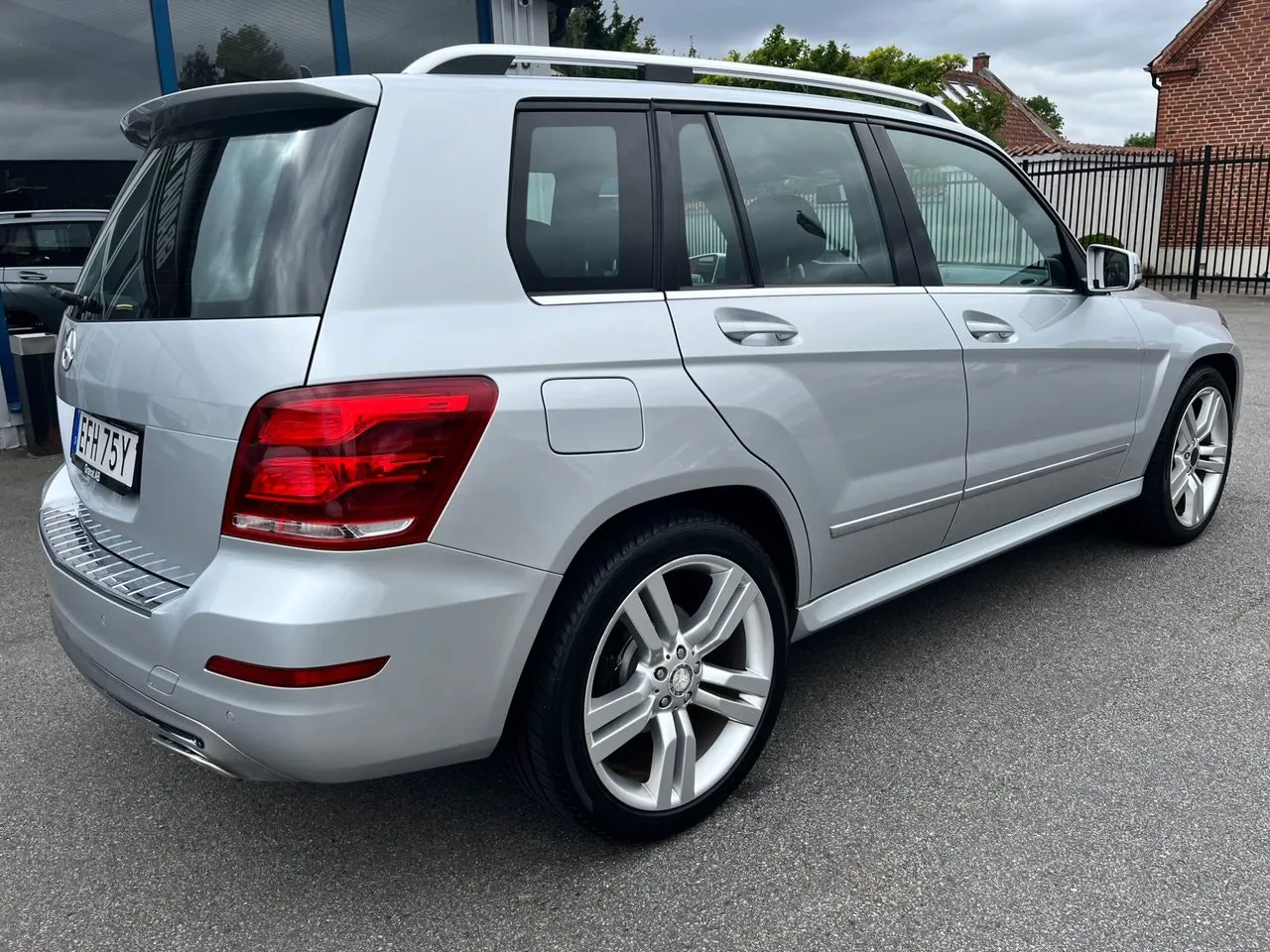 Vehicle image 5