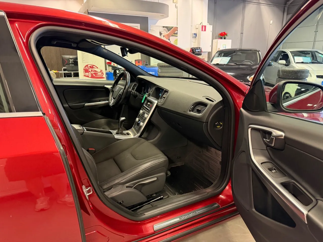 Vehicle image 15