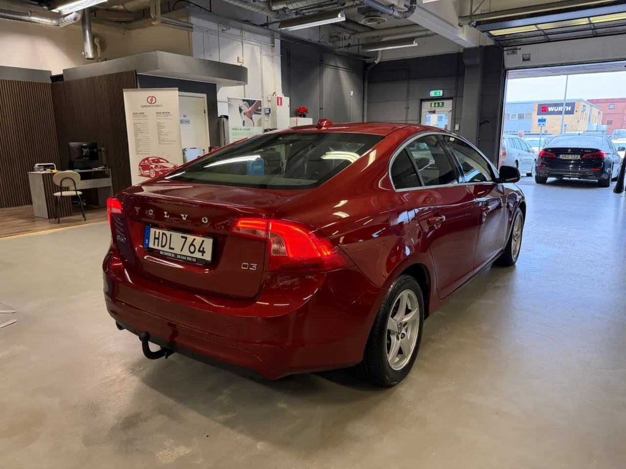 Vehicle image 4