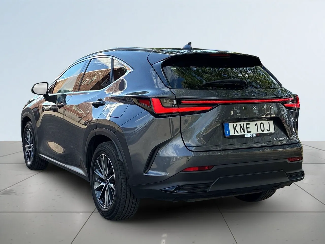 Vehicle image 4