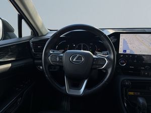 Lexus NX bild 9