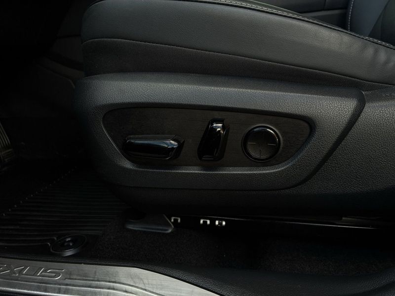 Lexus NX bild 17