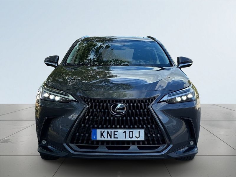 Lexus NX bild 2