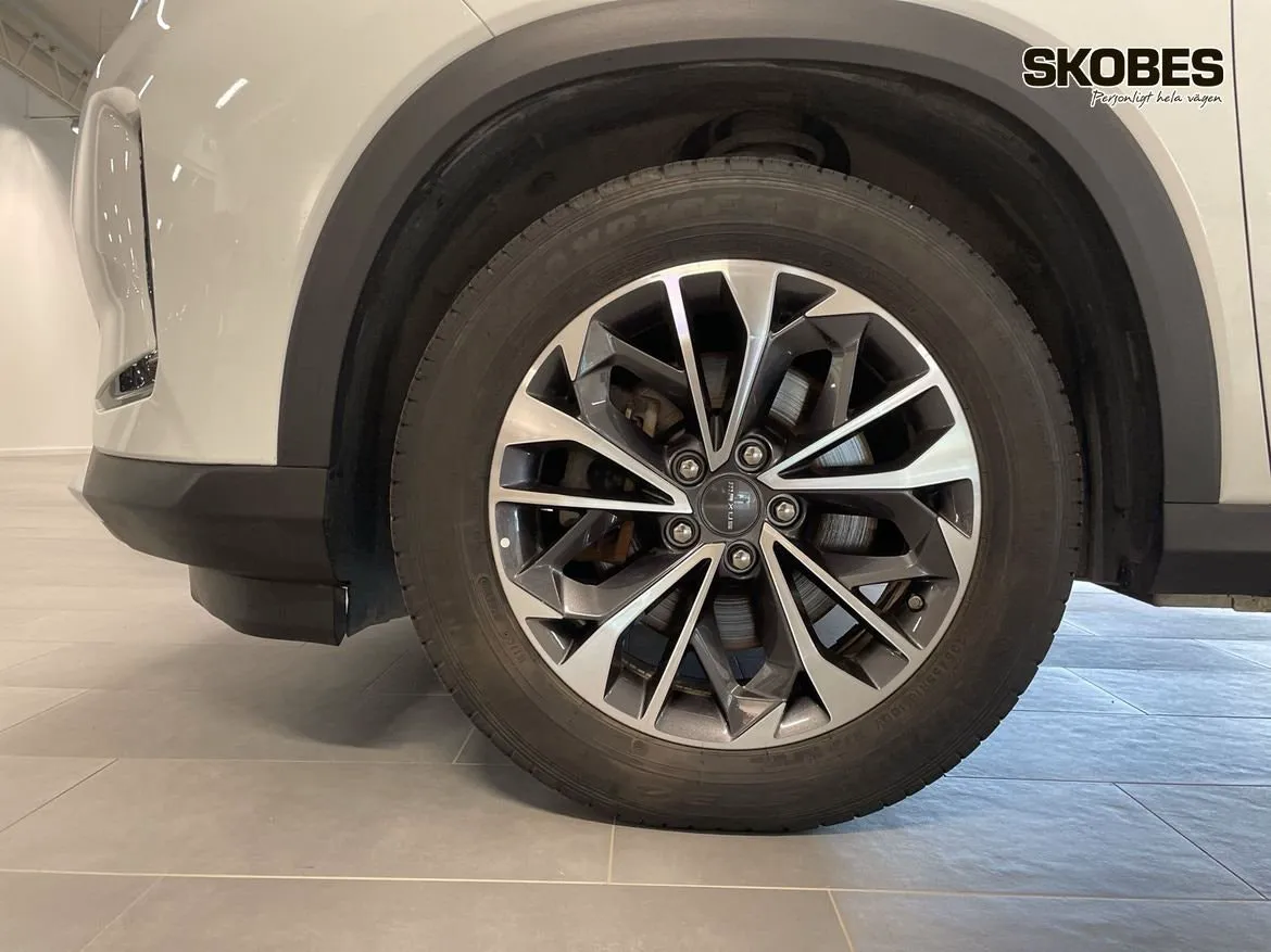 Vehicle image 16