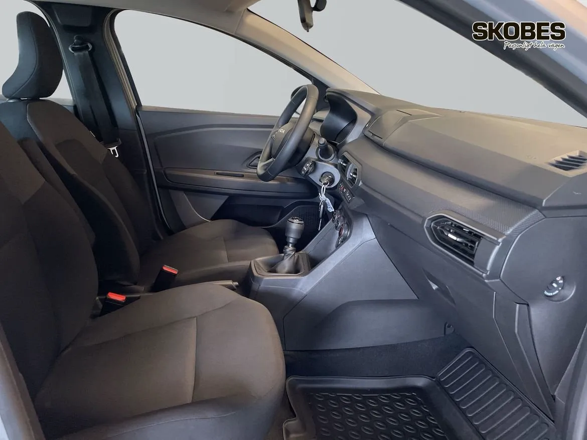 Vehicle image 10