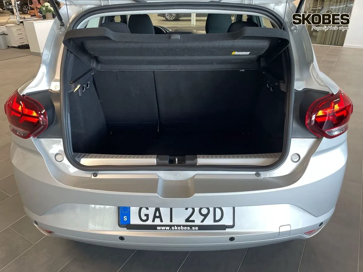 Vehicle image 15