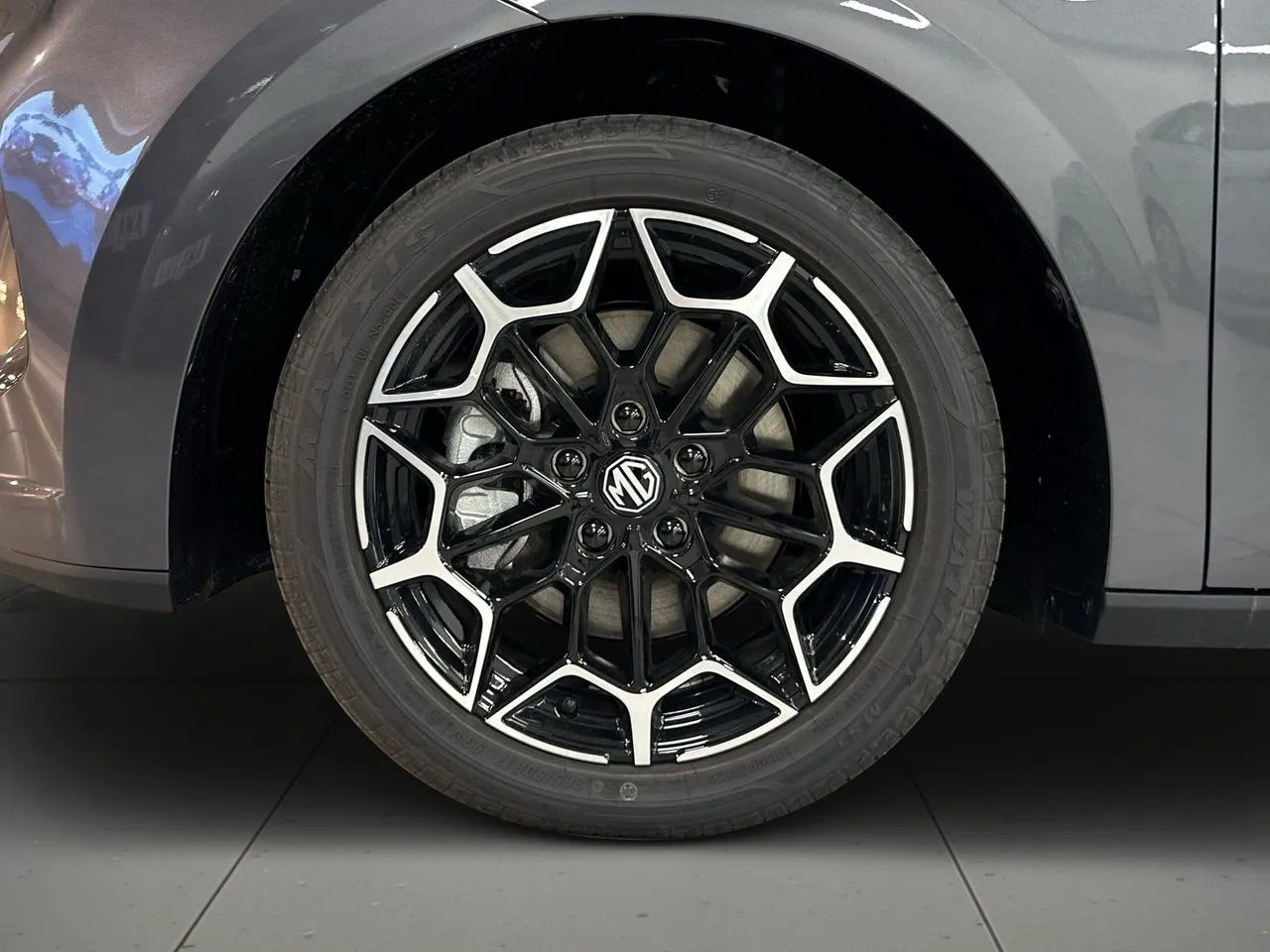 Vehicle image 13