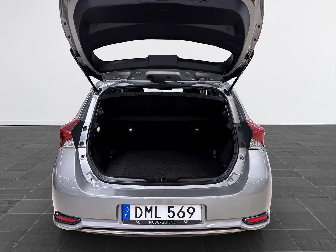 Vehicle image 7