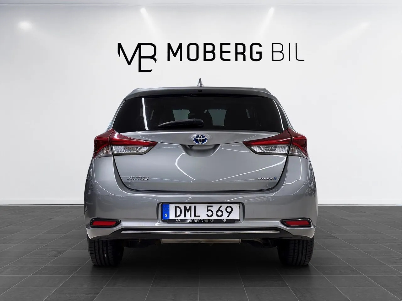 Vehicle image 6