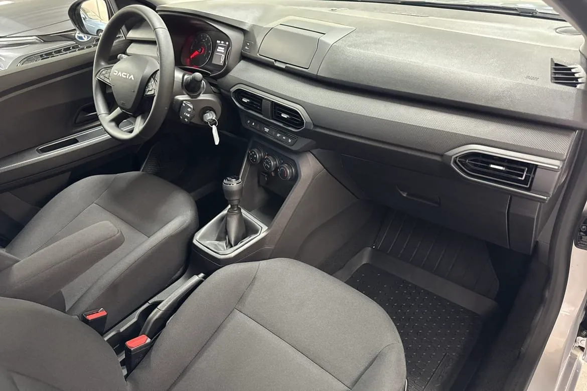 Vehicle image 16