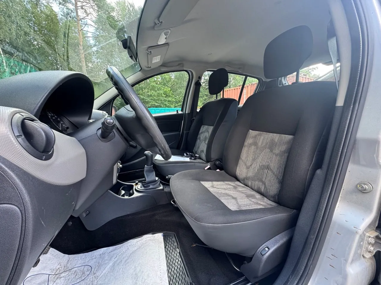 Vehicle image 17