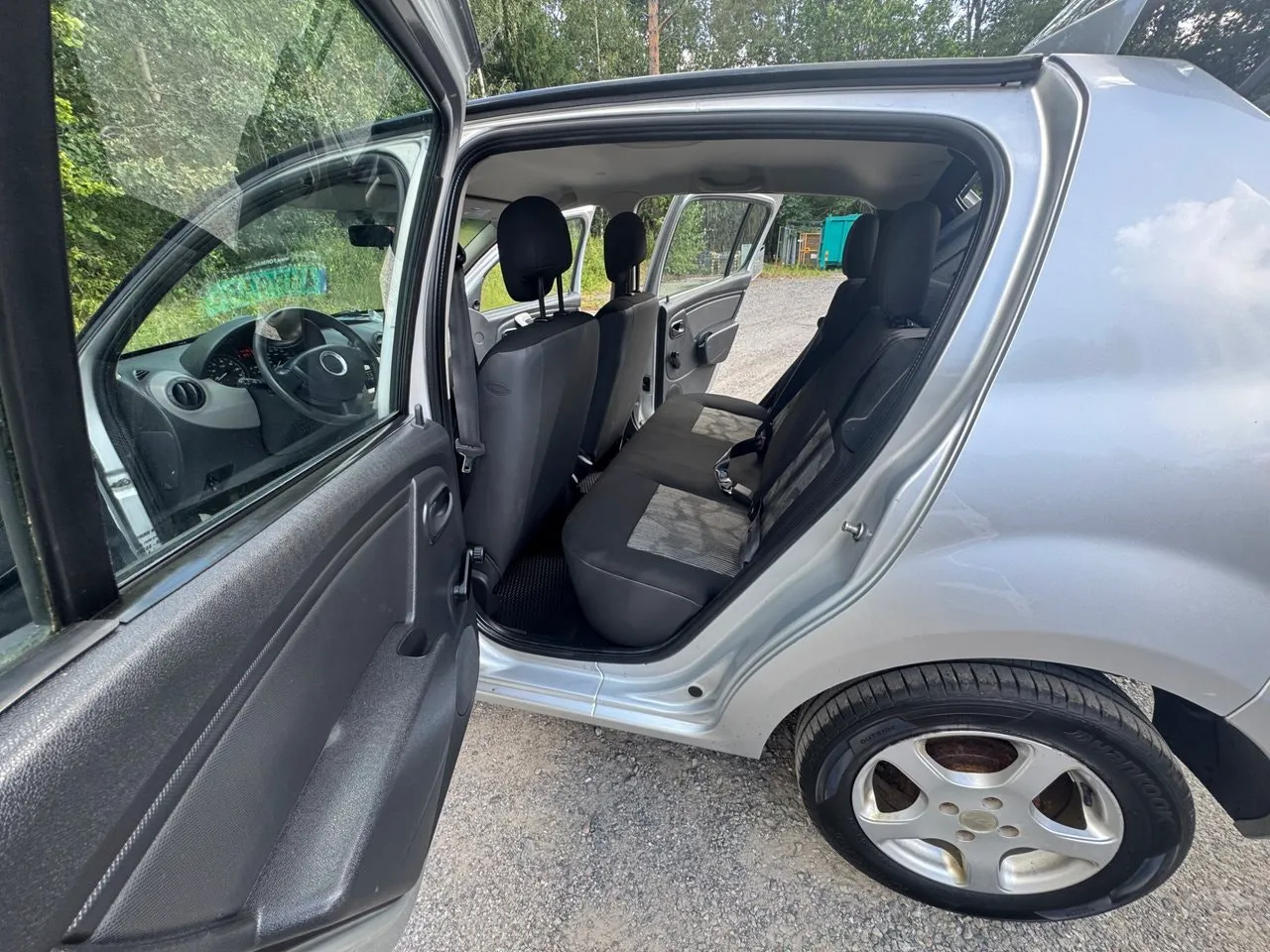Vehicle image 7