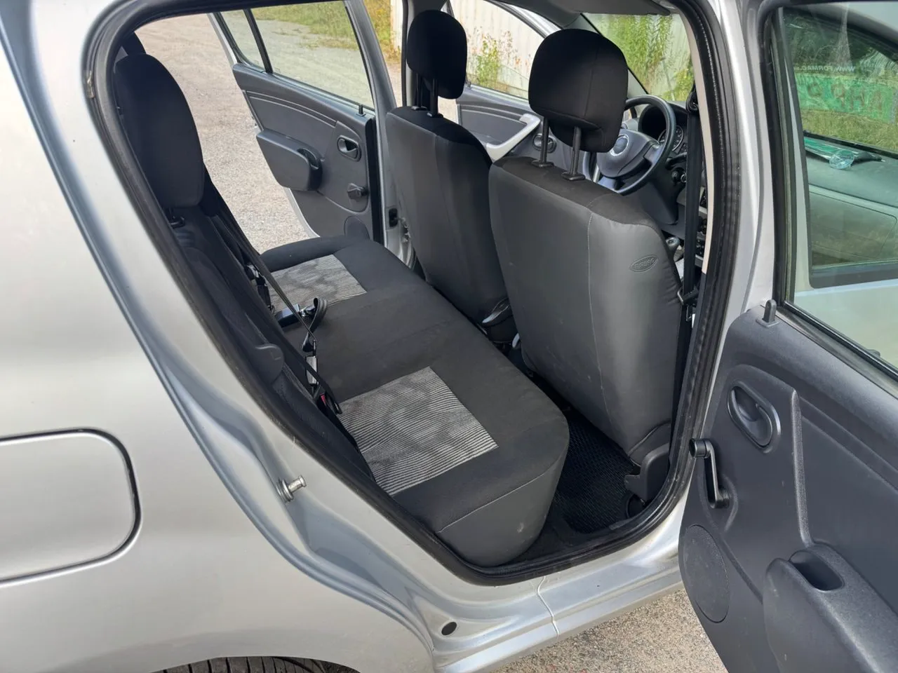 Vehicle image 16
