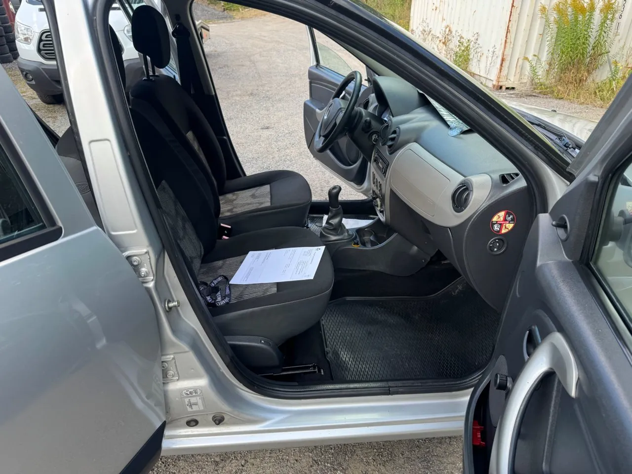 Vehicle image 15