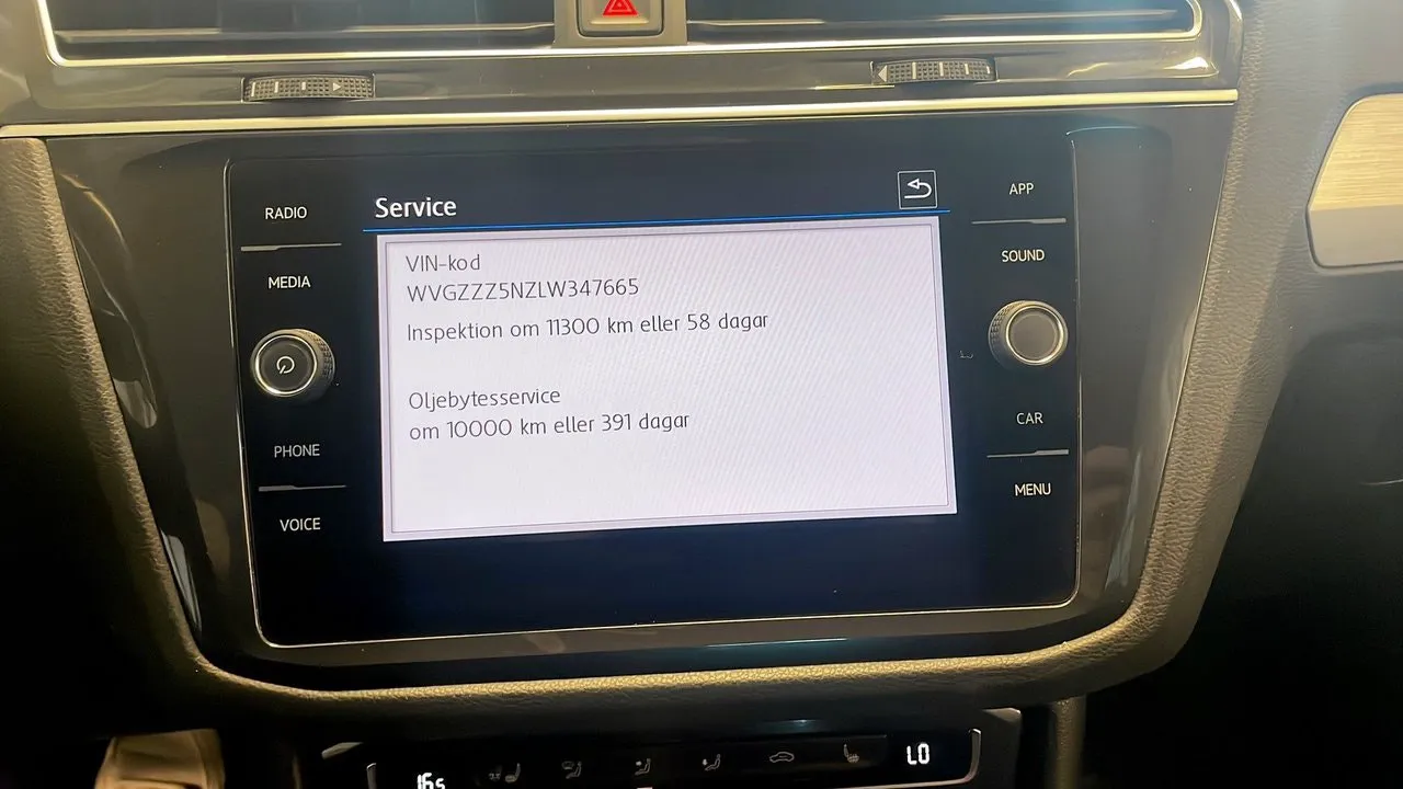 Vehicle image 16