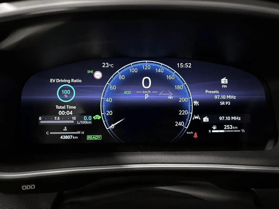 Vehicle image 16