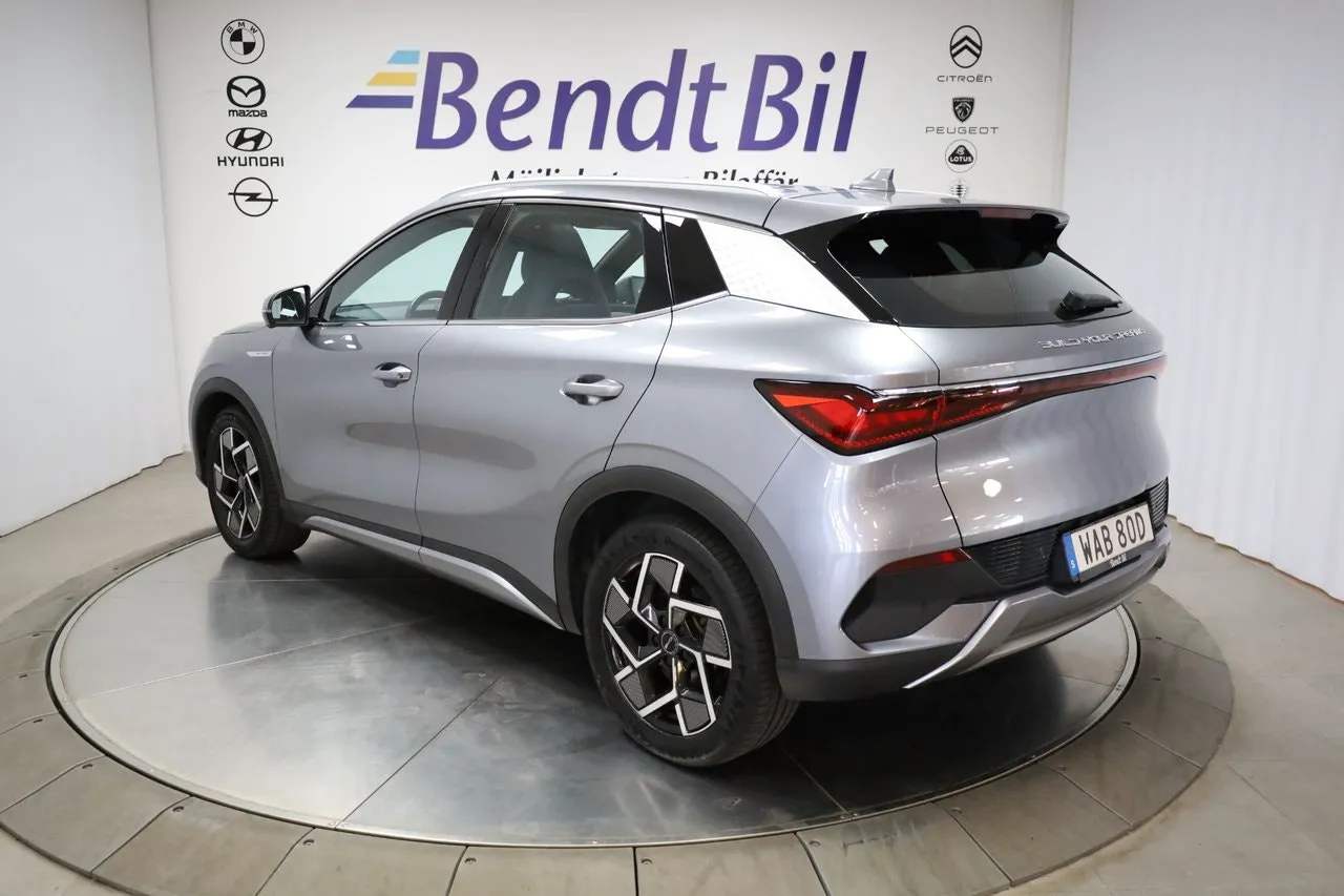 Vehicle image 16