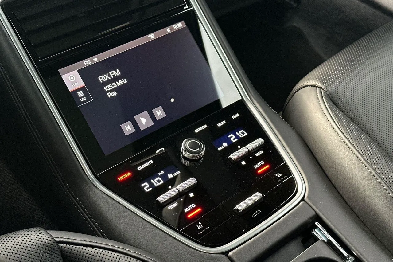 Vehicle image 20