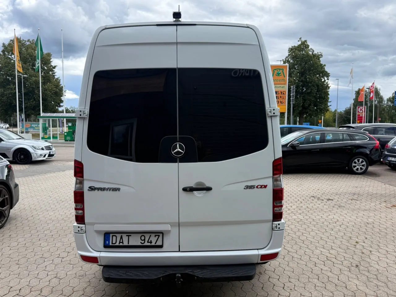 Vehicle image 16