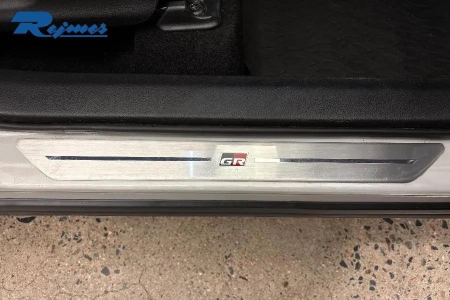 Vehicle image 21
