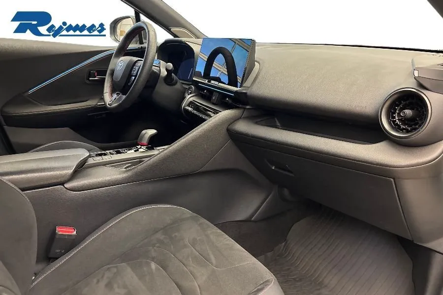 Vehicle image 5