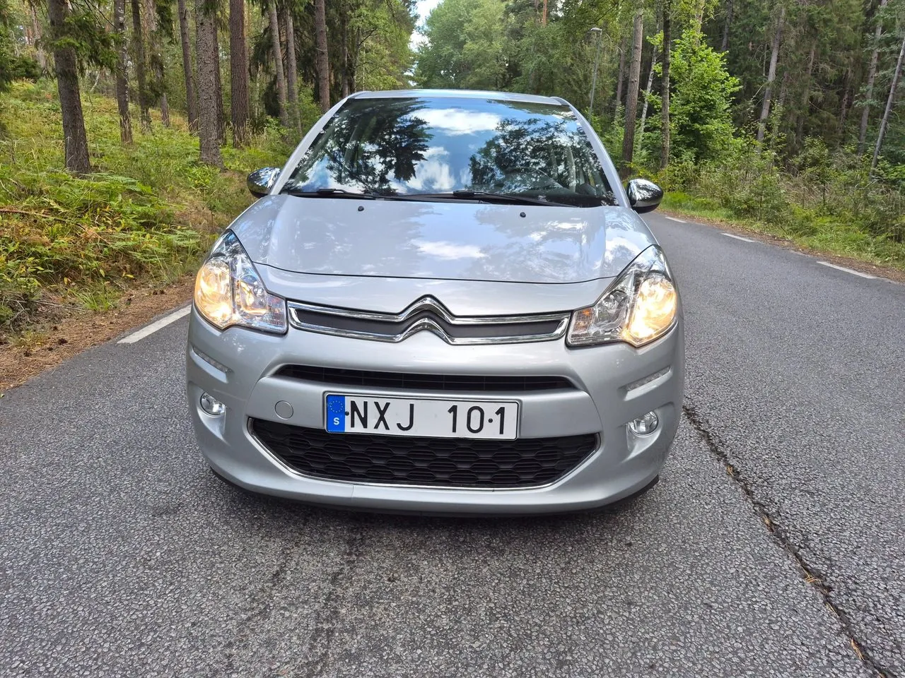 Vehicle image 1