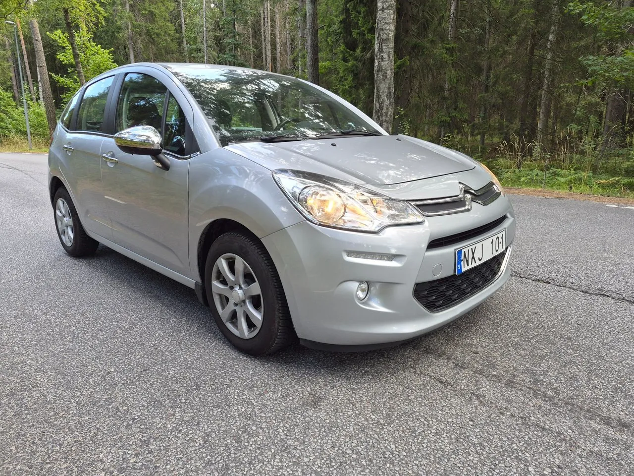 Vehicle image 2