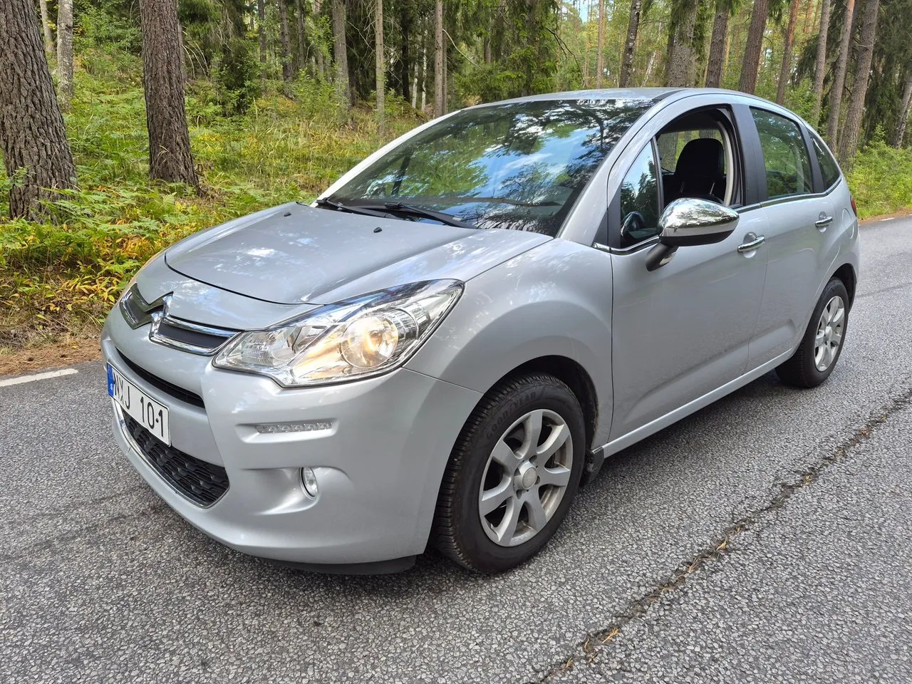 Vehicle image 8