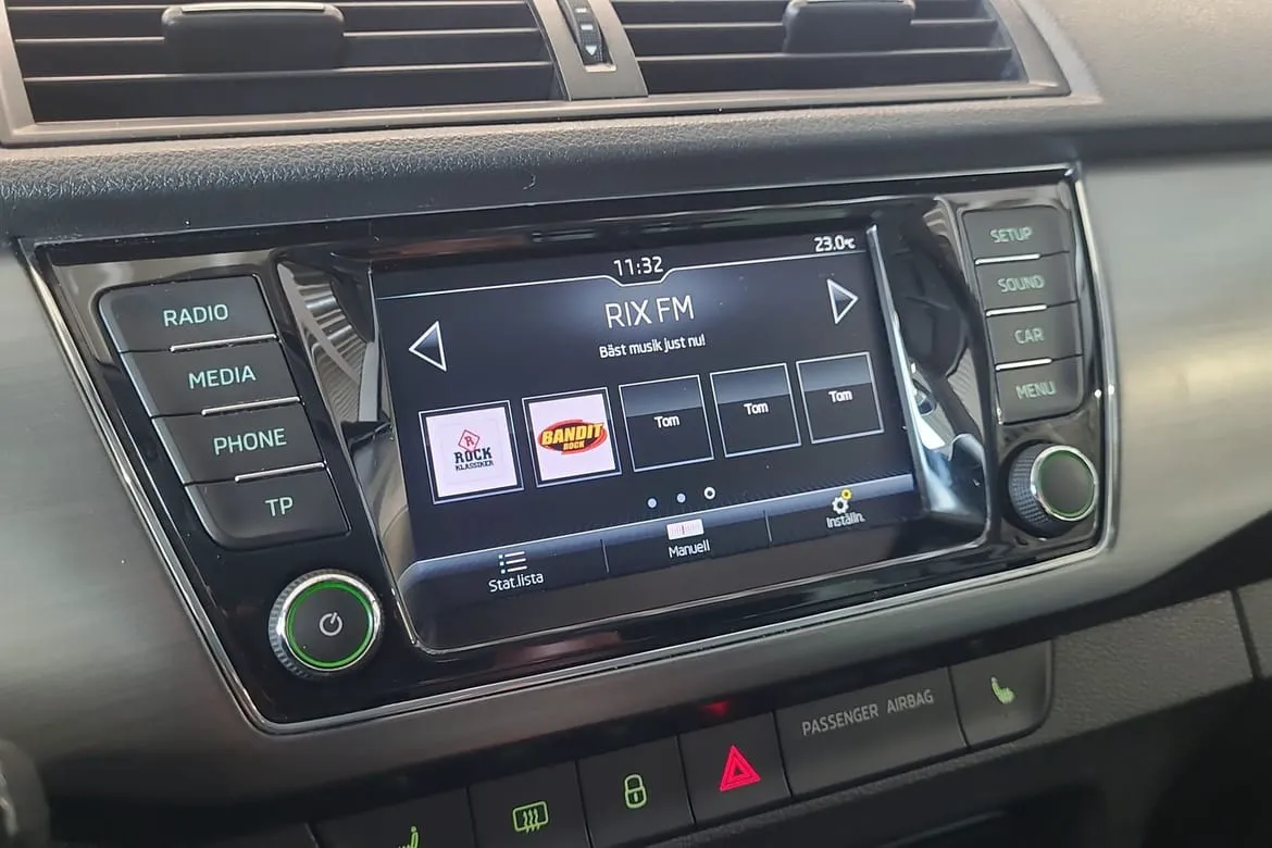 Vehicle image 16