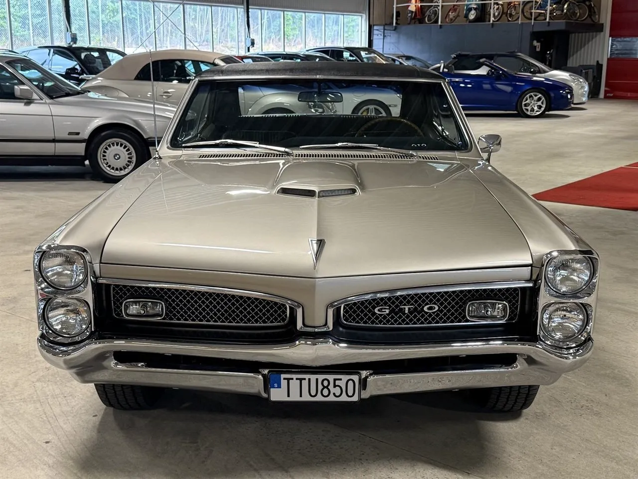 Vehicle image 1