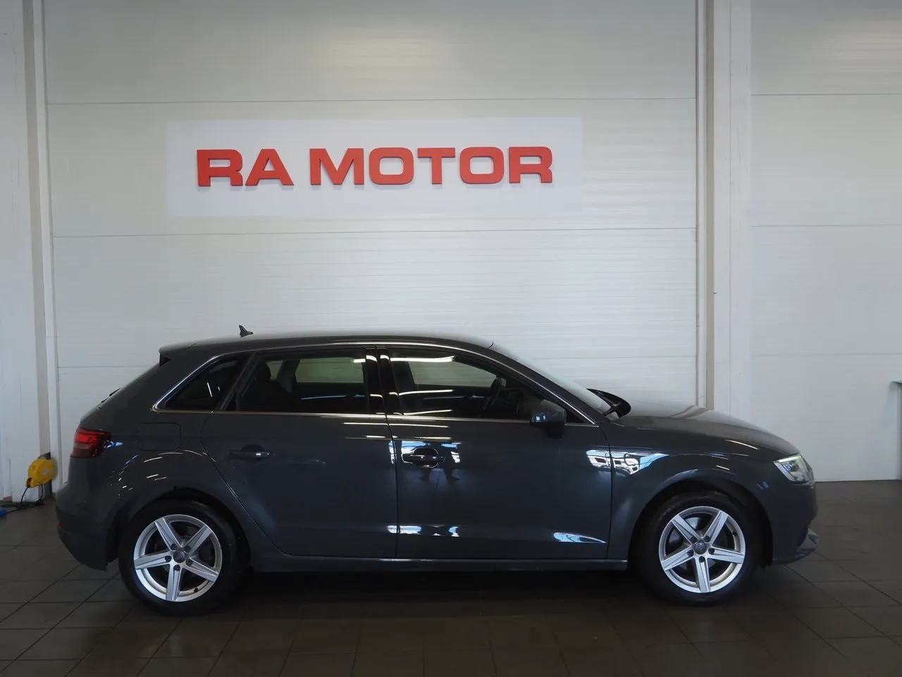 Vehicle image 3