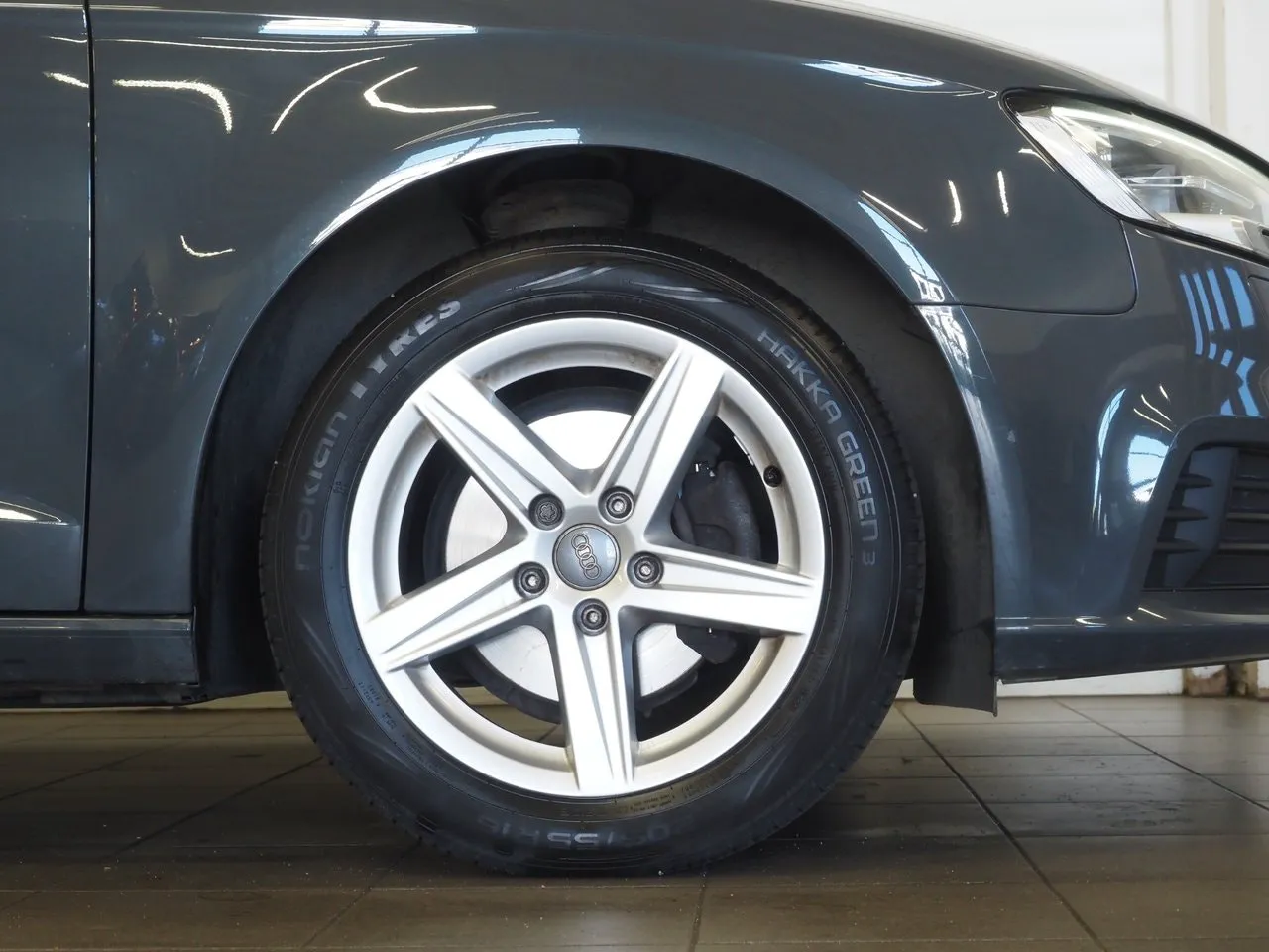 Vehicle image 7