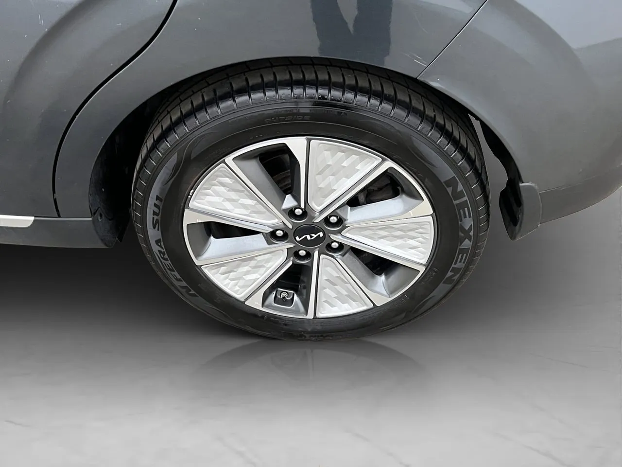 Vehicle image 30