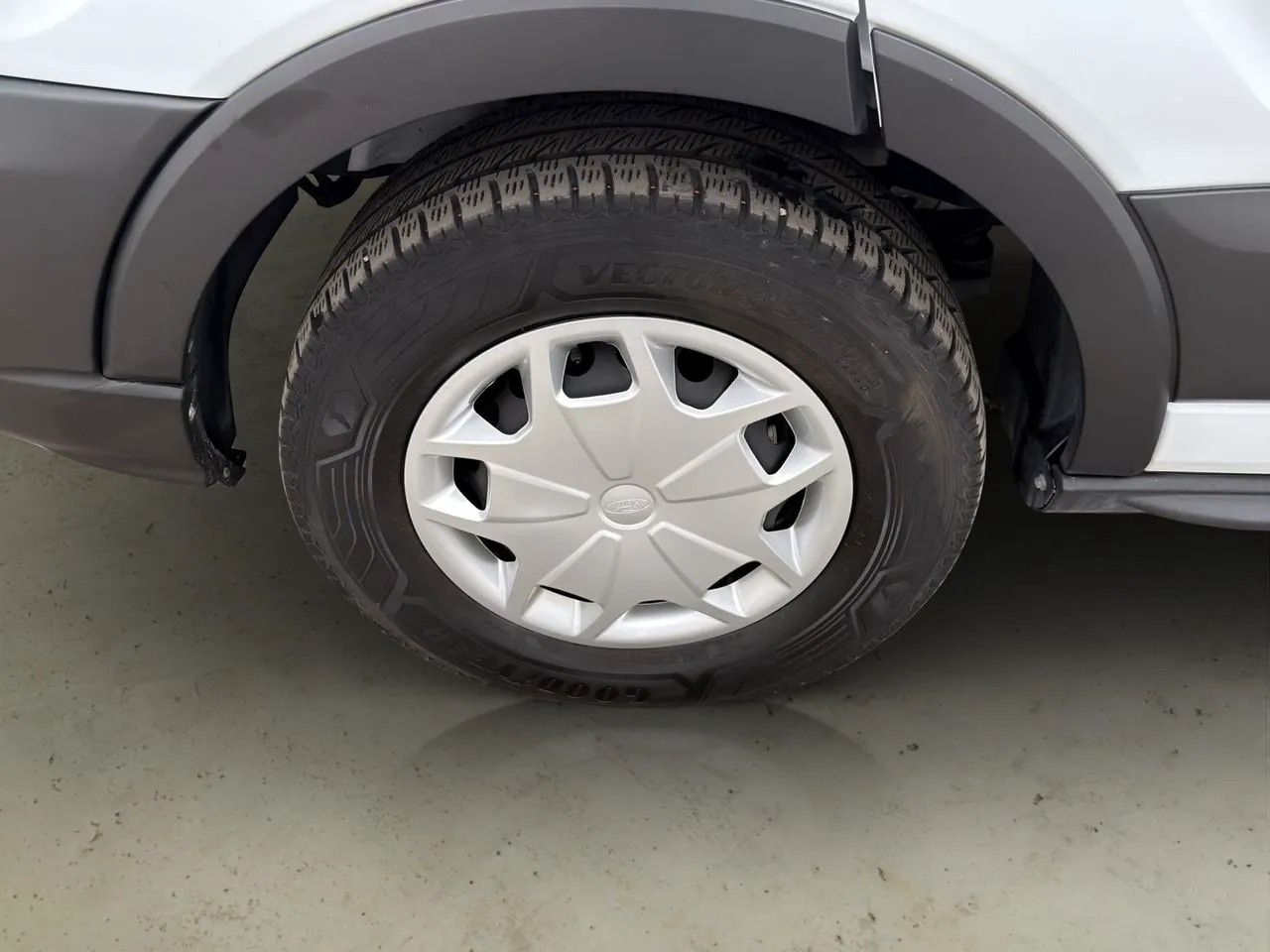 Vehicle image 23