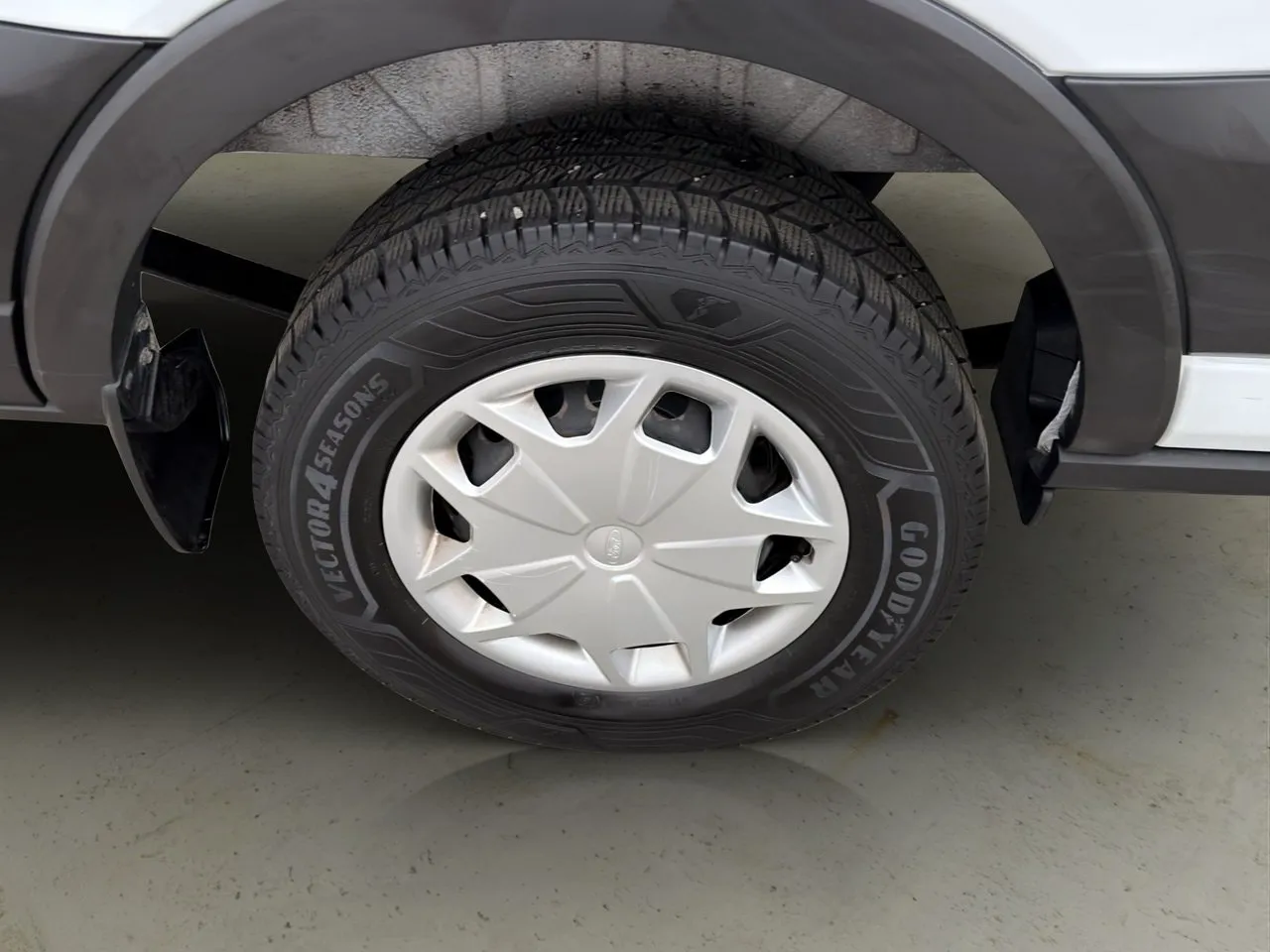Vehicle image 25