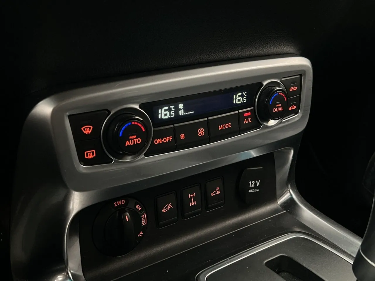 Vehicle image 25