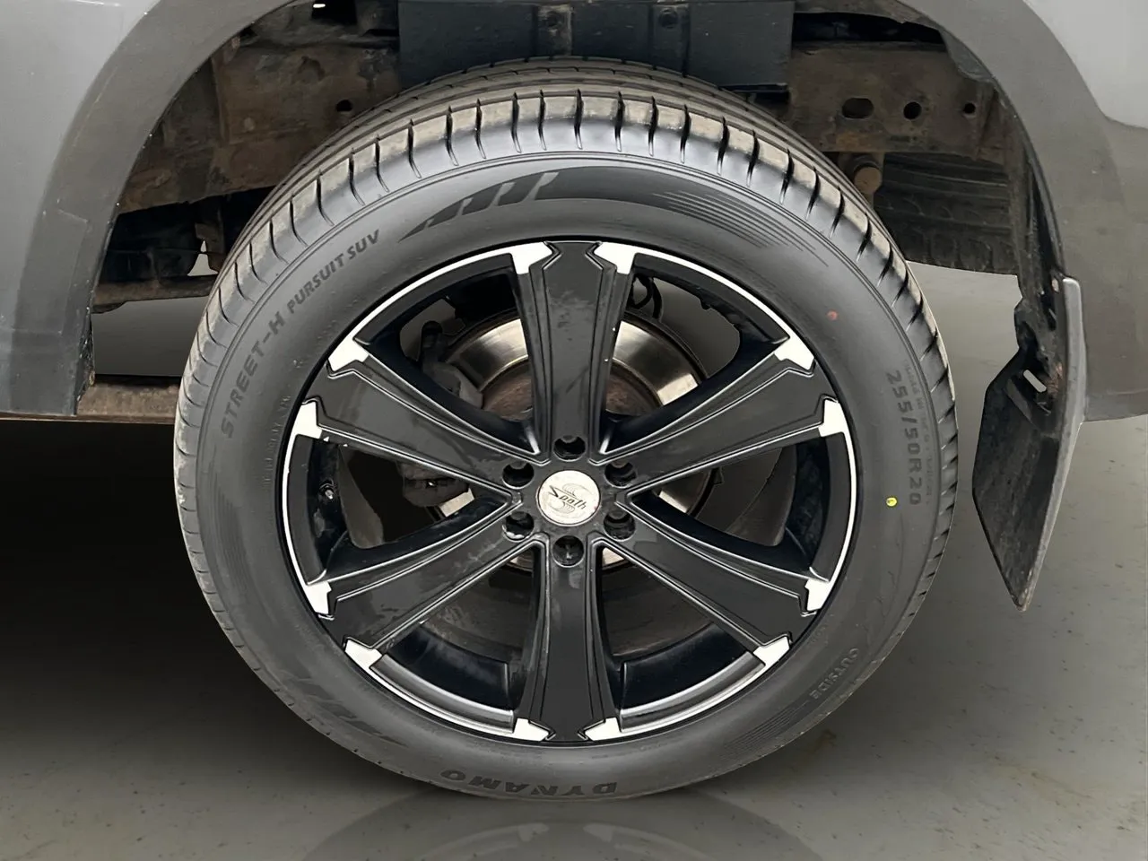 Vehicle image 32