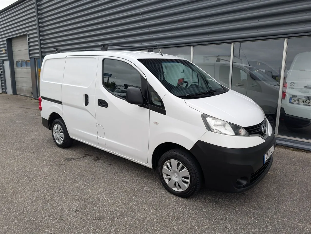 Vehicle image 3