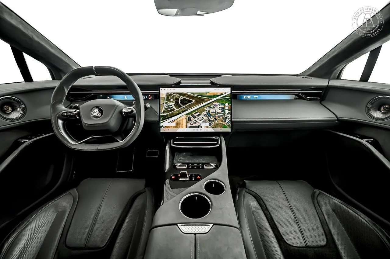 Vehicle image 14