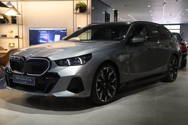 BMW 550 e xDrive Touring INDIVIDUAL / 21" / DAP / B&W - 2027