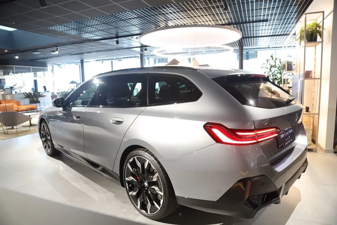 Vehicle image 5
