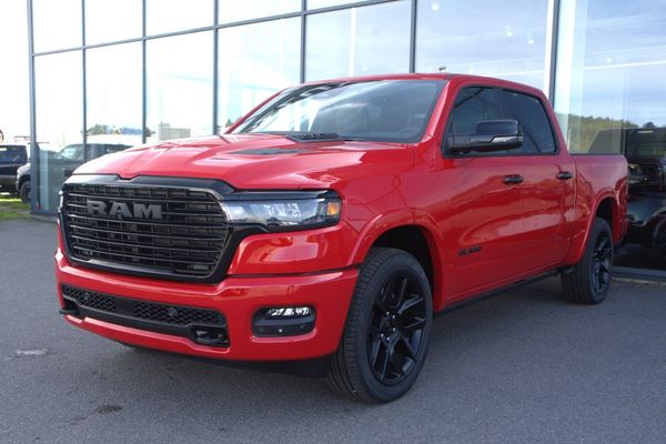 Dodge Ram 1500 Laramie Night Premium 420hk - KAMPANJ 0% RÄNTA! - 2025