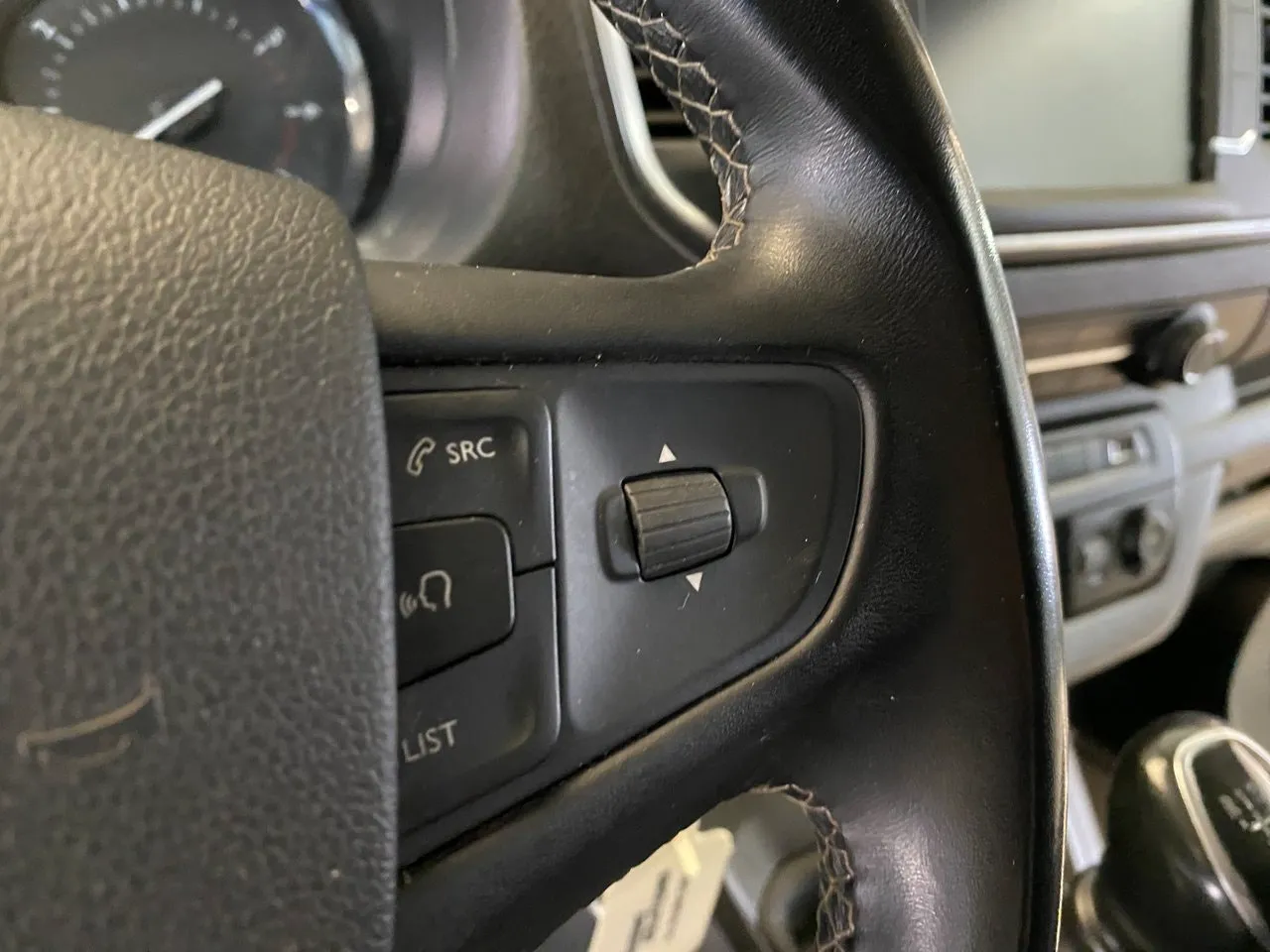Vehicle image 27