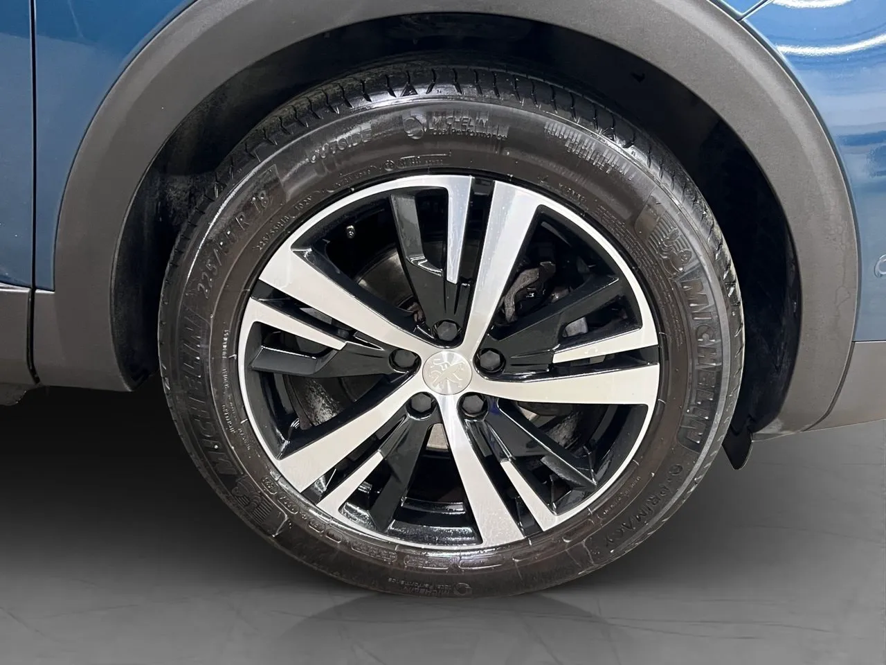 Vehicle image 30
