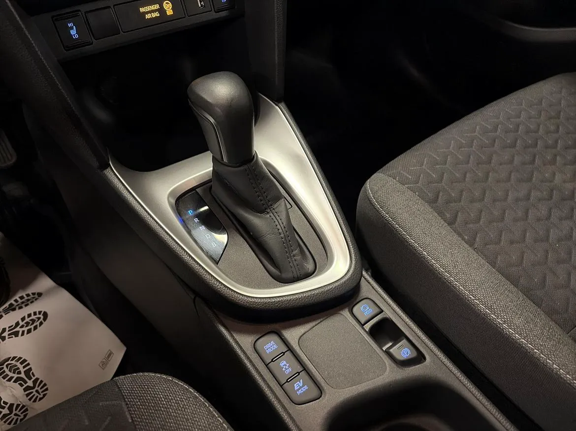 Vehicle image 17