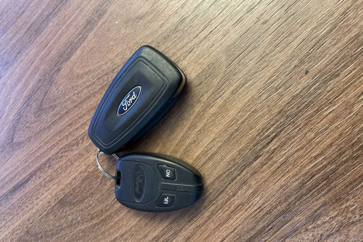 Vehicle image 15