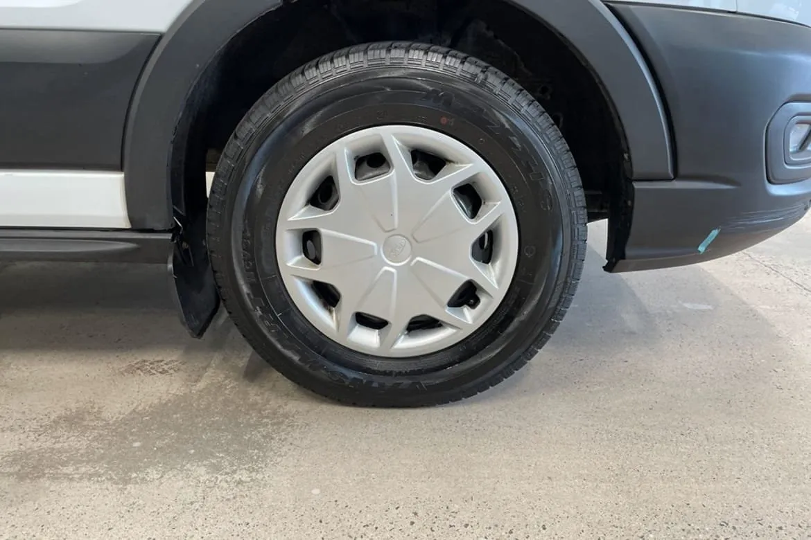 Vehicle image 13